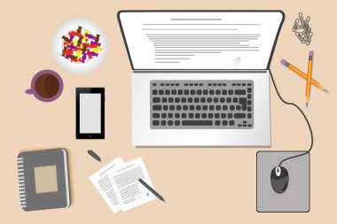 Defter belgeleri ile yanındaki masanın üstünde laptop. Bir fincan kahve ve bir şekerleme tabağı olduğunu. Belgili tanımlık laptop telefon.