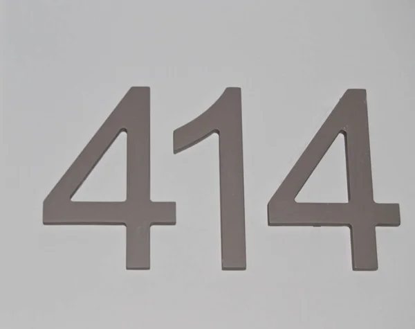 Números da casa ou do quarto de hotel na superfície cinzenta clara, para o conceito gráfico — Fotografia de Stock