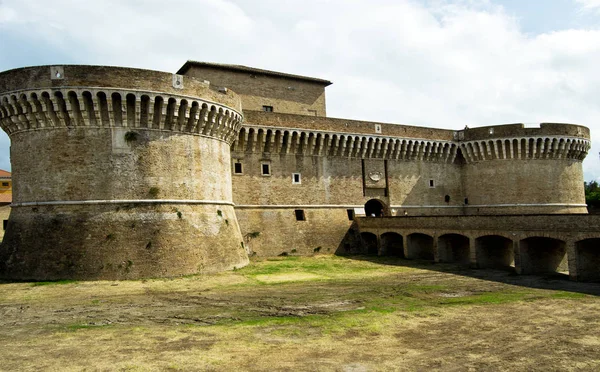 Φρούριο Rocca Roveresca βρίσκεται στη Senigallia στην περιφέρεια Marche στην επαρχία της Ancona. Για το ταξίδι και ιστορική έννοια — Φωτογραφία Αρχείου