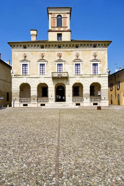 Ιστορικής πόλης της Sabbioneta - Ιταλία - παλάτι του Δούκα από κεντρική πλατεία. — Φωτογραφία Αρχείου