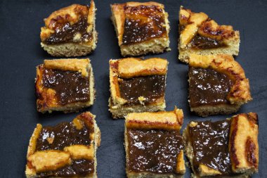 Ev yapımı crostata, İtalyan usulü fırında turta veya turta.  