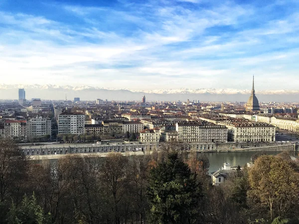 05 / 12 / 19 Torin, Italy - Panoramic view of the city of Turin from Monte dei Capuccini sightseen — стоковое фото