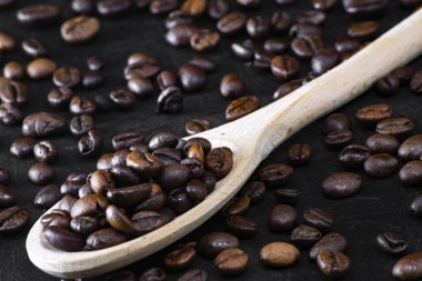 Biyolojik kavrulmuş kahve kirişleri gerçek İtalyan lezzetli, enerjik kahve içeceği için. 