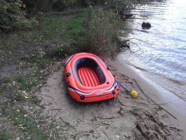 Yaz ve sonbahar aktif nehir doğa seyahati