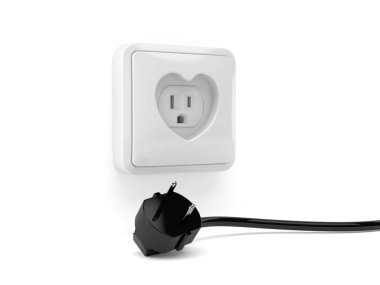 Elektrik prizi ile kalp şeklindeki priz
