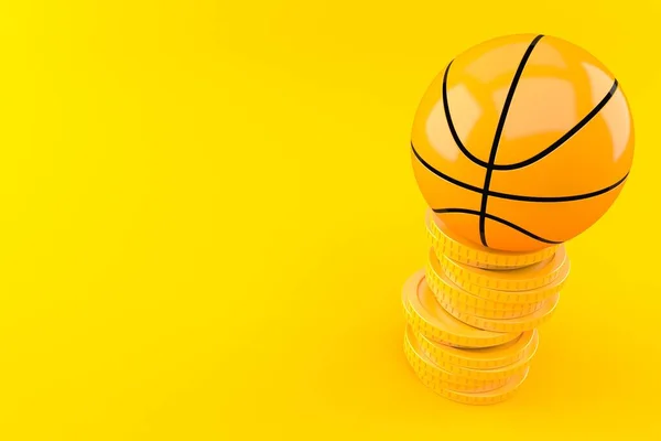 Baloncesto bola con pila de monedas — Foto de Stock