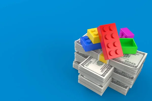 Leksaksblock på hög med pengar — Stockfoto