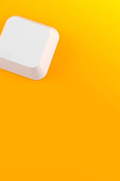 Chave do computador no fundo laranja — Fotografia de Stock