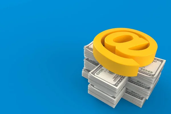 E-post symbol på stack med pengar — Stockfoto