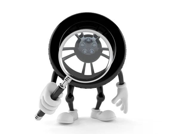 Персонаж колеса автомобиля смотрит через увеличительное стекло — стоковое фото