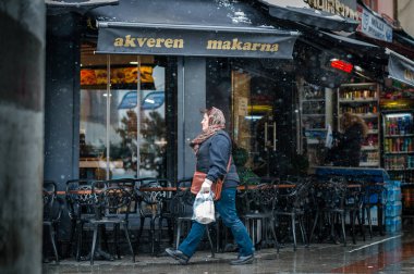 Cafe sokak köşesinde kış Kadıköy, Istanbul