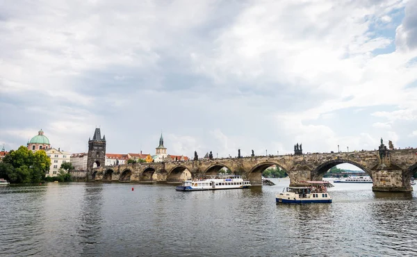 Puente de Carlos en Praga, República Checa — Foto de Stock