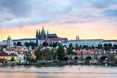 Akşamları, Çek Cumhuriyeti Prag görünümü