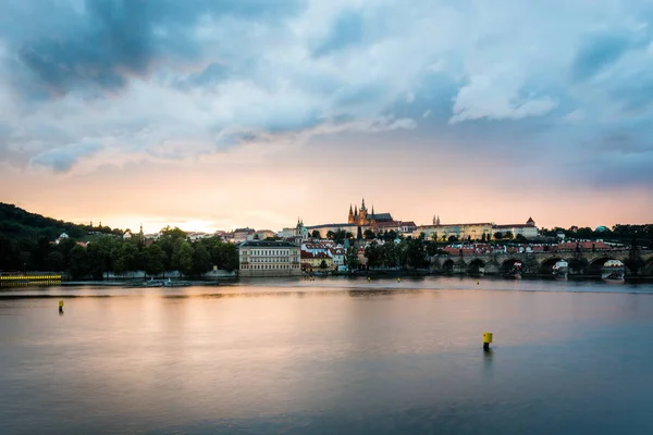 Vista de Praga por la noche, República Checa —  Fotos de Stock