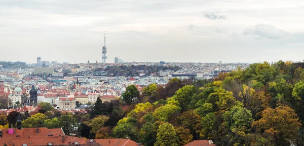 Stadsgezicht van Praag, Tsjechië — Stockfoto