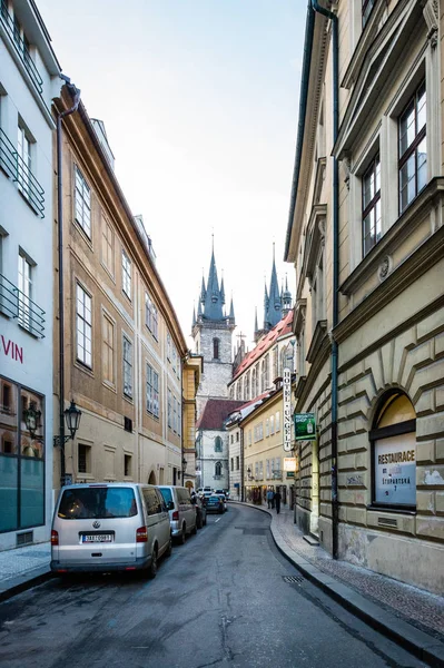 チェコ共和国、プラハ旧市街にティーンの前に私達の女性の教会 — ストック写真
