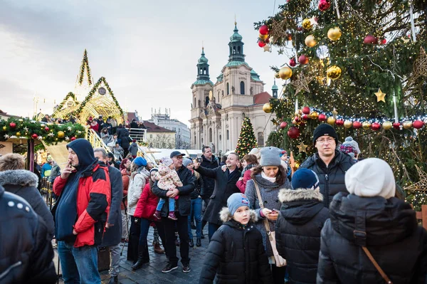 Albero di Natale a Praga Piazza della Città Vecchia — Foto Stock