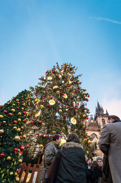 Albero di Natale a Praga Piazza della Città Vecchia — Foto Stock