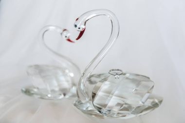 Düğün detayları. Elmas nişan yüzüğü yakın çekim