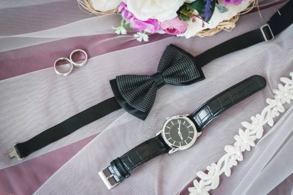 Detalles de la boda. Anillos de boda cerca de fotografía — Foto de Stock