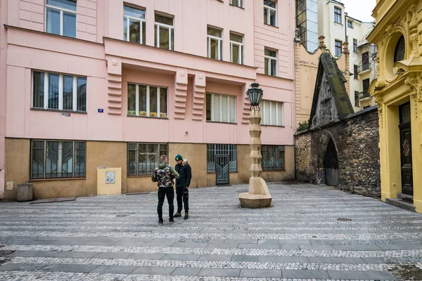 Kubistyczne Lamp Post w Prague, Republika Czeska — Zdjęcie stockowe