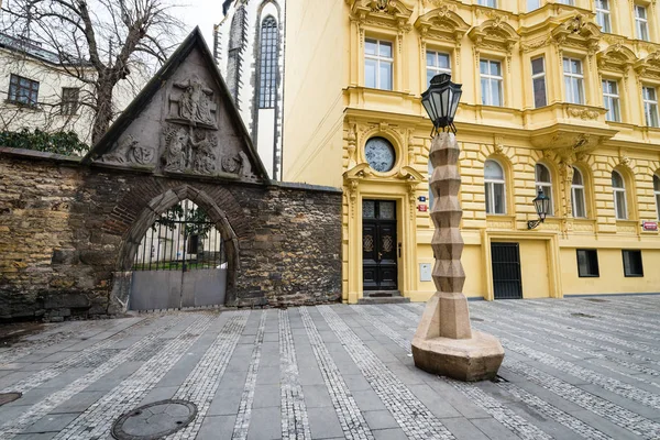 Kübist sokak lambası Prag, Çek Cumhuriyeti — Stok fotoğraf