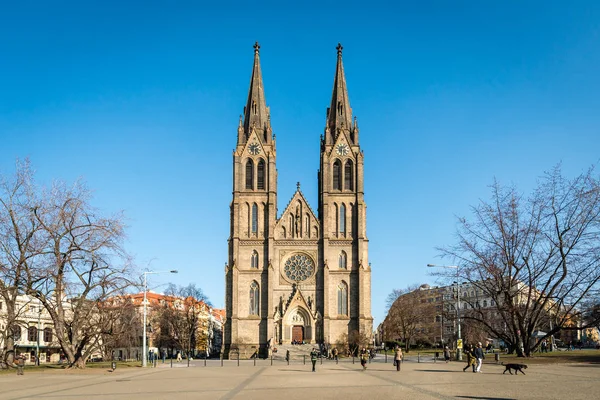 Templom Szent Ludmilla, a Namesti Miru tértől, Prága — Stock Fotó