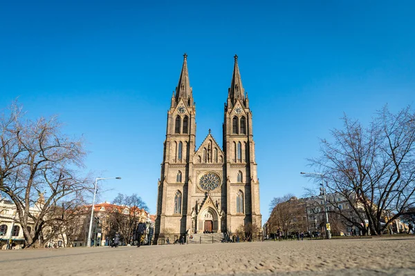Iglesia de Santa Ludmila en la plaza Namesti Miru, Praga — Foto de Stock