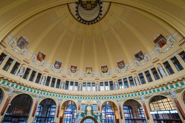 Prag merkez tren garı giriş lobisinde