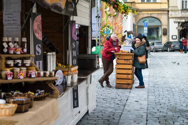 Praga Mercados de Pascua en la Plaza de la Ciudad Vieja — Foto de Stock
