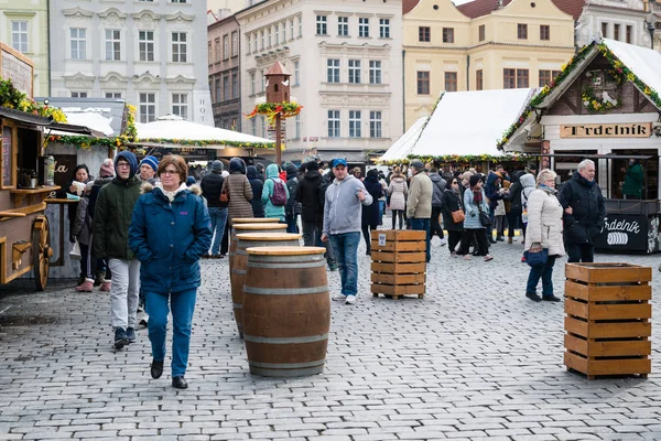 Пасхальные рынки в Праге на Староместской площади — стоковое фото