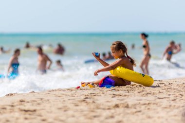 plajda eğlenmek çocuk