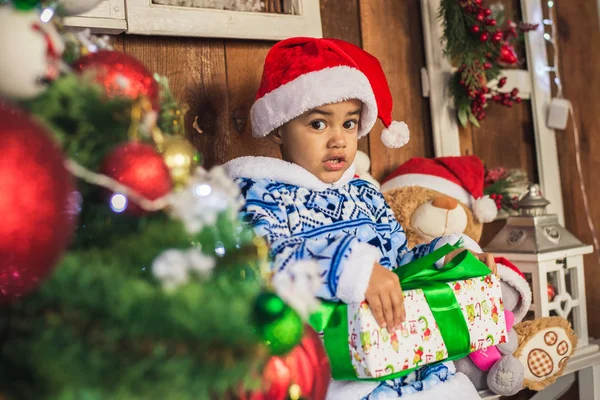 Costume de garçon afro-américain Père Noël — Photo
