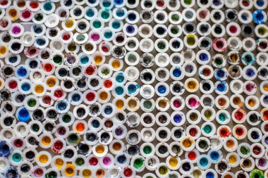 Boya kapağıyla renkli doku-