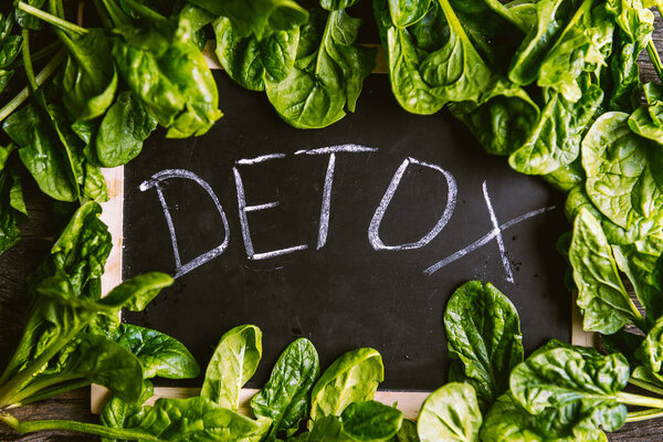 The inscription on the detox board and spinach around