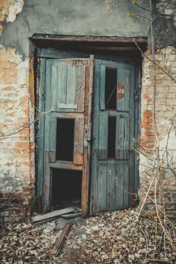 Eski boya dökülüyor eski kapı doku