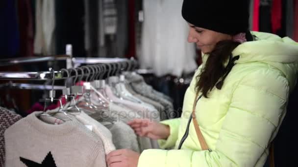 Venta Compras Moda Estilo Concepto Personas Mujer Joven Feliz Elegir — Vídeos de Stock