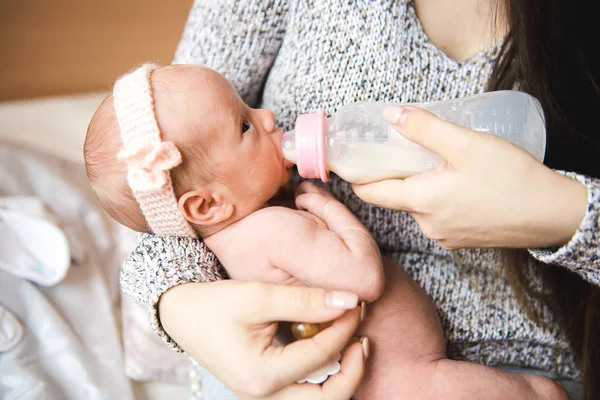 Breastfeeding Vs Bottle Feeding: Differences And What's Better