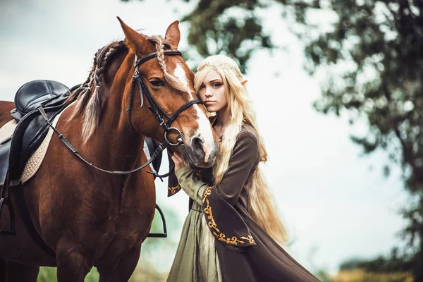 Femme Elfe Dans Forêt Avec Cheval — Photo