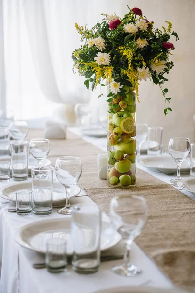 Recepción de boda en estilo madera —  Fotos de Stock