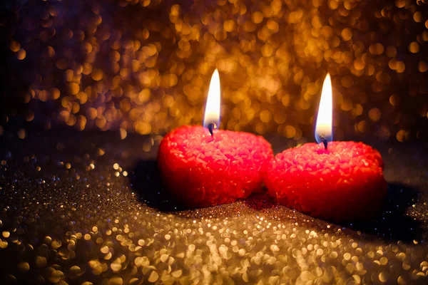 Dia dos Namorados com molduras de velas acesas em um fundo brilhante — Fotografia de Stock