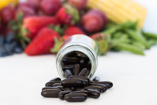 Multivitamin och mutimineral piller, näringstillskott. — Stockfoto