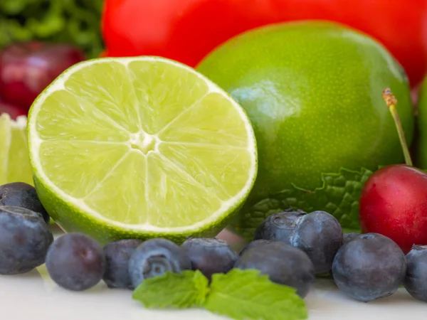 Limes, meyve ve sebze. — Stok fotoğraf