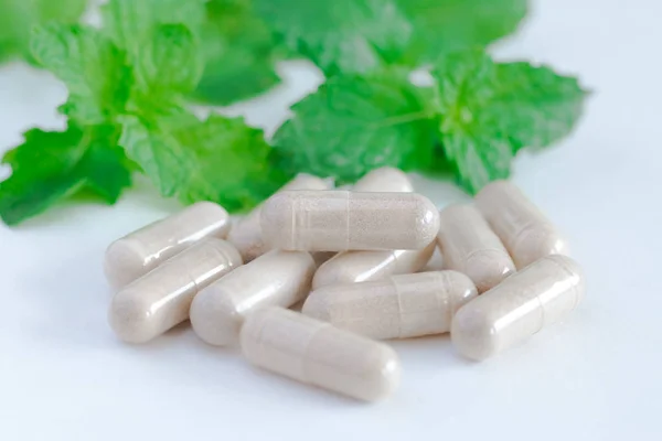 Suplementos vitamínicos, a base de hierbas . — Foto de Stock