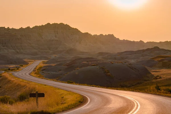 Piękny widok na zachód słońca w Park Narodowy Badlands. — Zdjęcie stockowe