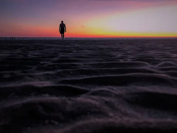 Silhouette Man Standinding Stranden Med Solnedgång Bakgrund Puerto Penasco Rocky Royaltyfria Stockfoton