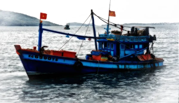 Рибальський човен у В'єтнамі — стокове фото