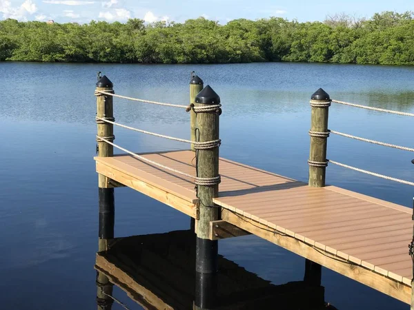 Vista do cais e da costa em Bonita Springs, Flórida, EUA — Fotografia de Stock