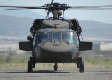 Korkunç askeri helikopter misyon hazırdır
