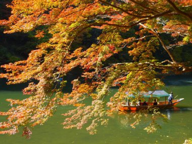 Barca sul fiume ad Arashiyama